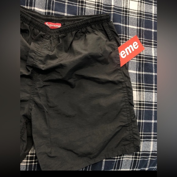 Supreme - Picture 2 of 6